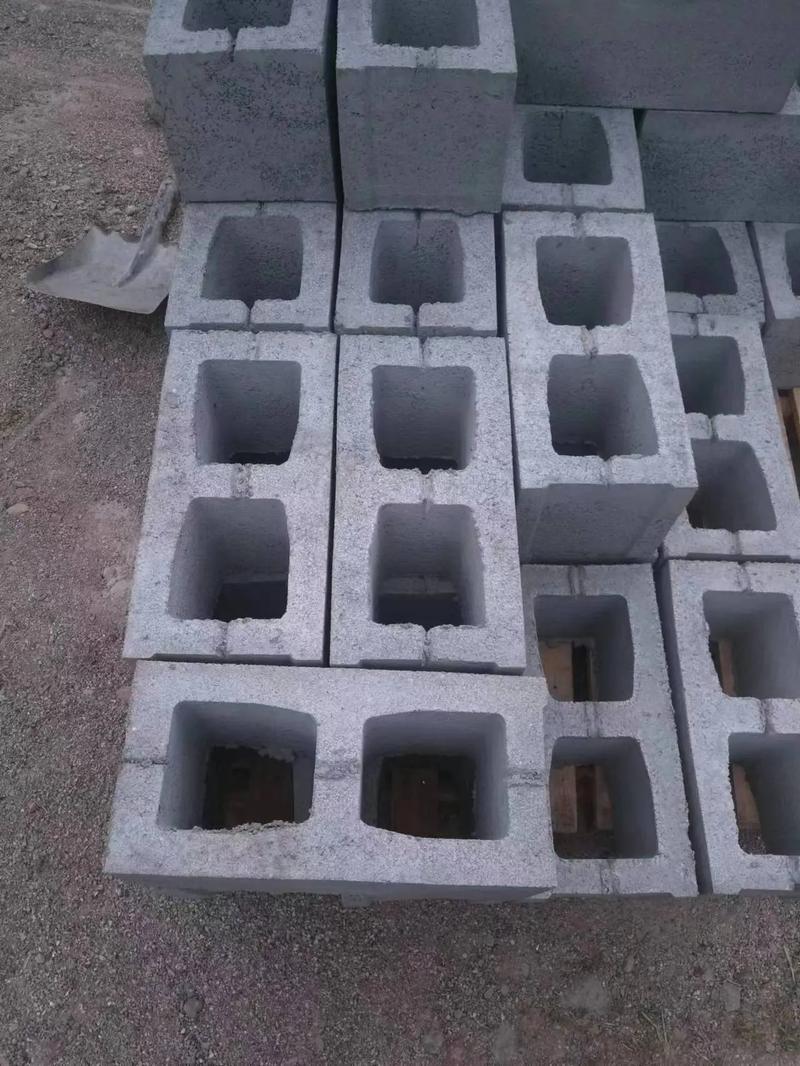 唐山某水泥制品厂 专注模具制造，打造高品质透水砖、预制构件与检查井